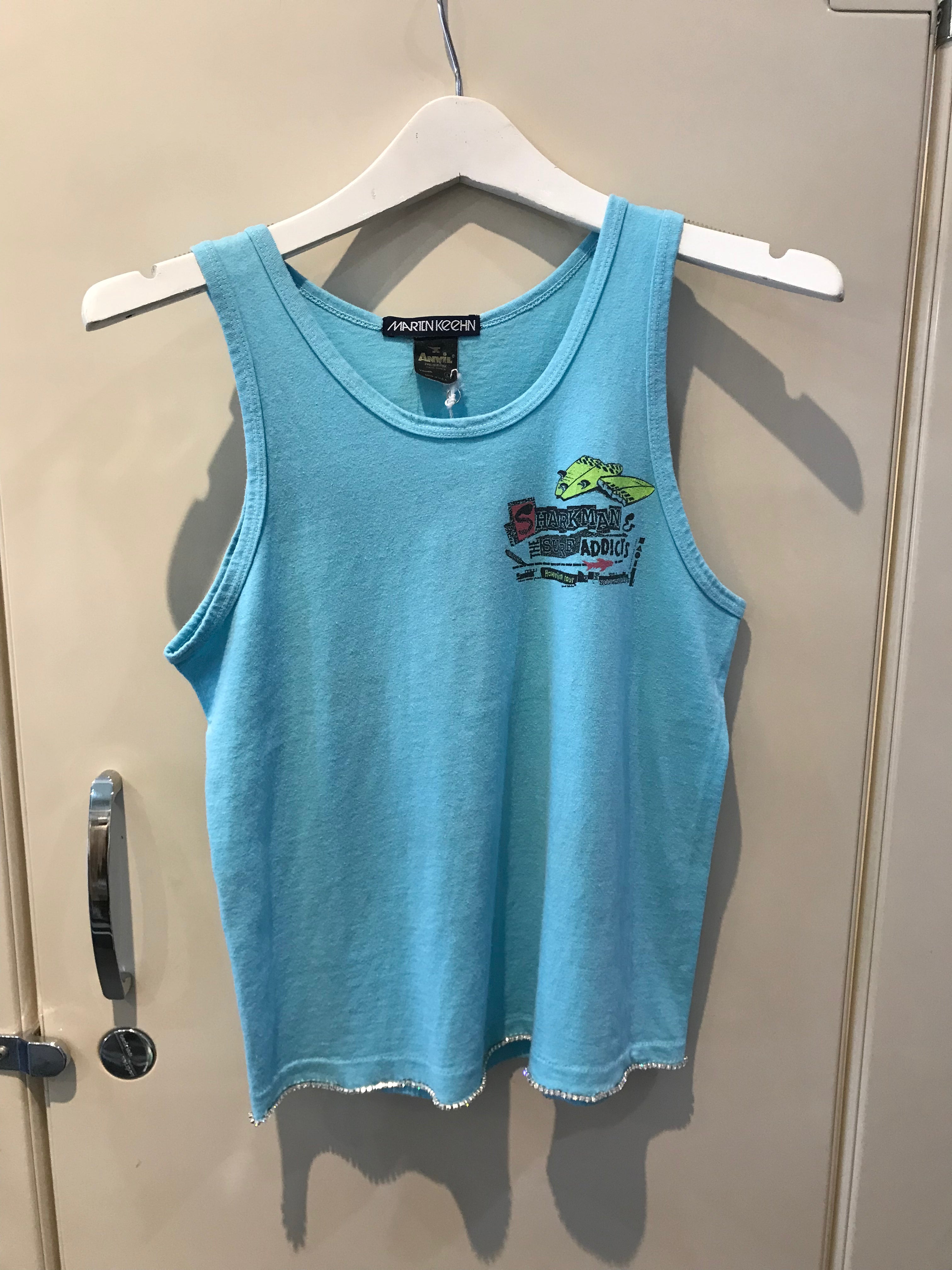 Maui & Sons Sharkman And The Sure Addicts Band Diamante Tanktop